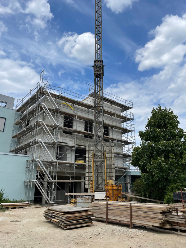 fertiggestellter Rohbau eines MRT-Anbaus am EE-Klinikum über 4 Etagen mit Kalksandsteinmauerwerk